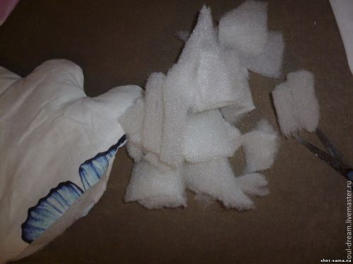 Кусочки синтепона для наполнителя подушки